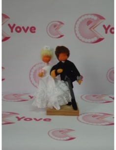 PAREJA NOVIOS GRANDE BESO REF. 387 CRYU