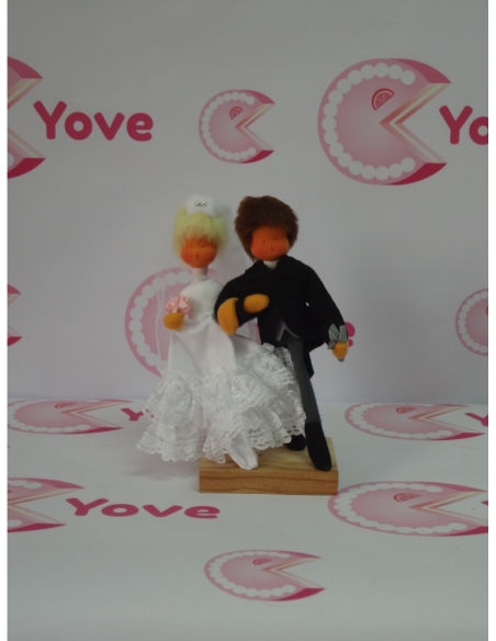 PAREJA NOVIOS GRANDE BESO REF. 387 CRYU