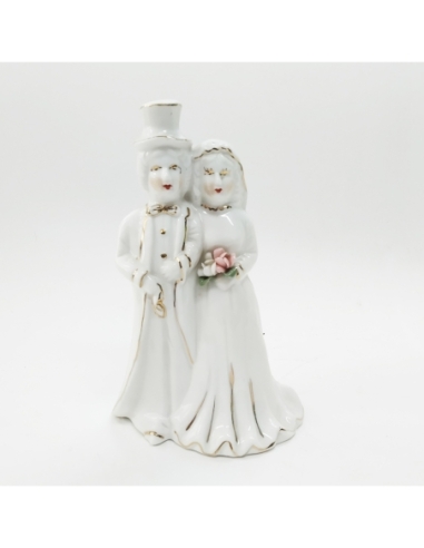 PAREJA NOVIOS PORCELANA SOMBRERO Y RAMO FLORES