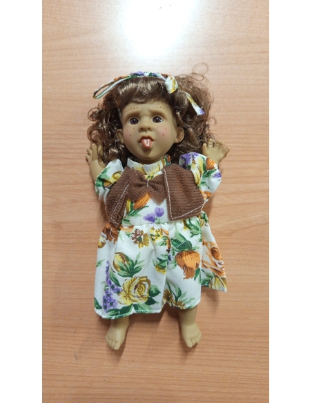 MUÑECA GESTOS BURLA