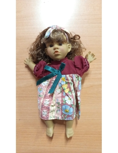 MUÑECA GESTOS VESTIDO CON LAZO AZUL